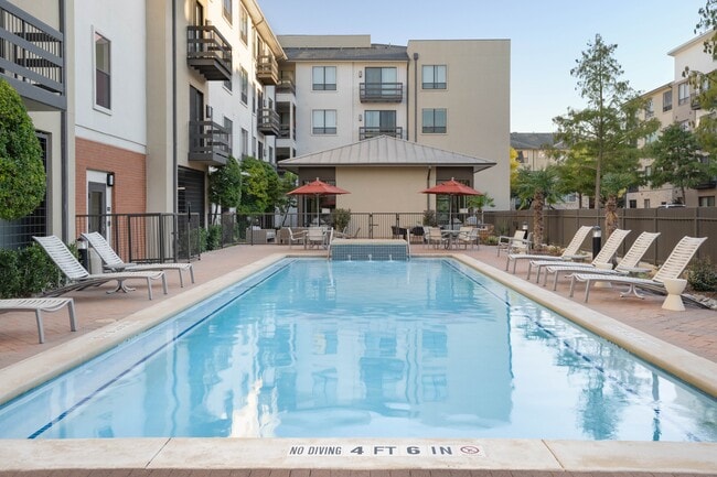 Building Photo - Legacy North