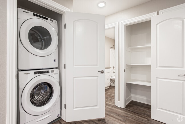 2BR, 1BA - 800SF - Vista Creek Apartments