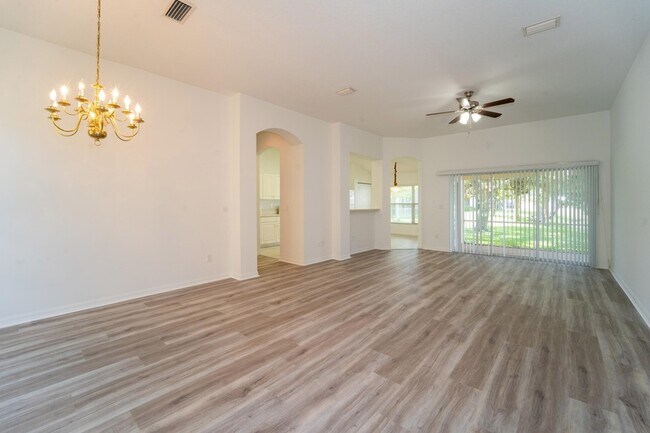 Photo - 957 Windward Way
