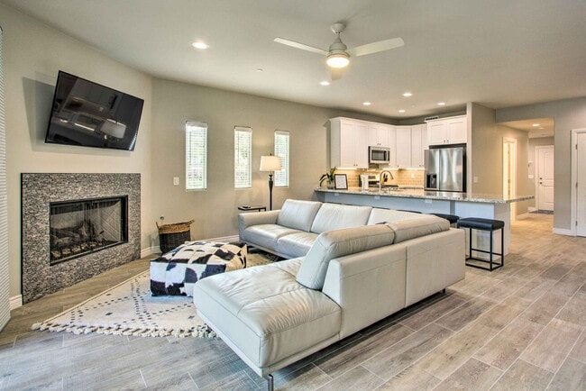 Building Photo - 6145 E Cave Creek Rd Unit SI ID1546337P