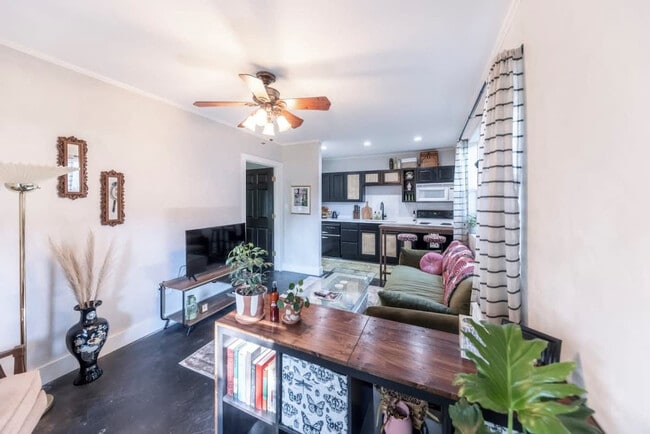 Photo - 619 N Clinton Ave Unit ID1019563P