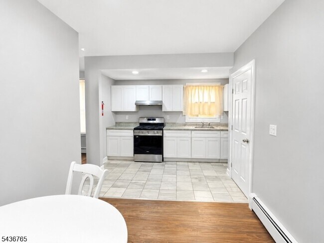 Building Photo - 427 Totowa Ave Unit 2