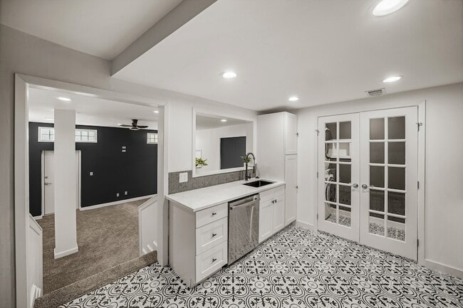 Building Photo - 2602 Washington Ave Unit A1