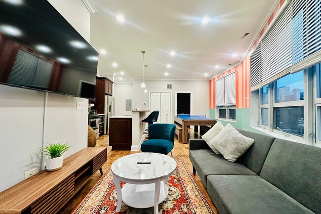 Photo - 951 W Huron St Unit ID1031380P