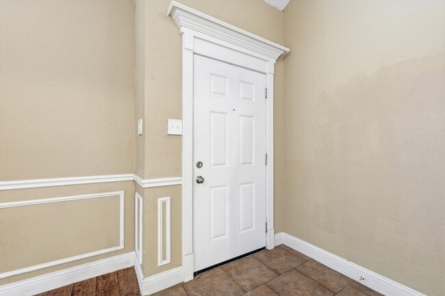 Photo - 316 Comiskey Ct