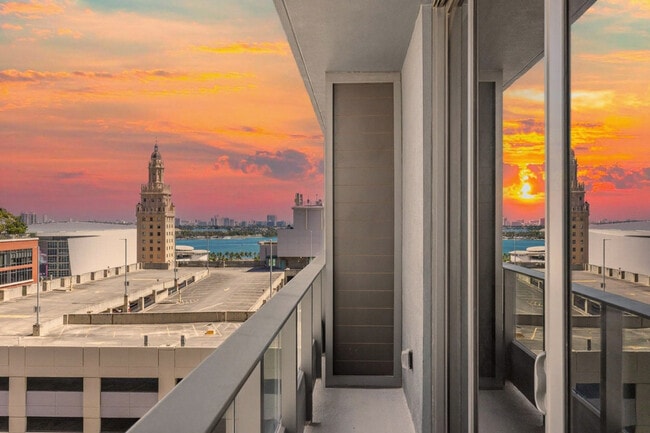 Photo - 501 NE 1st Ave Unit SI ID1502662P