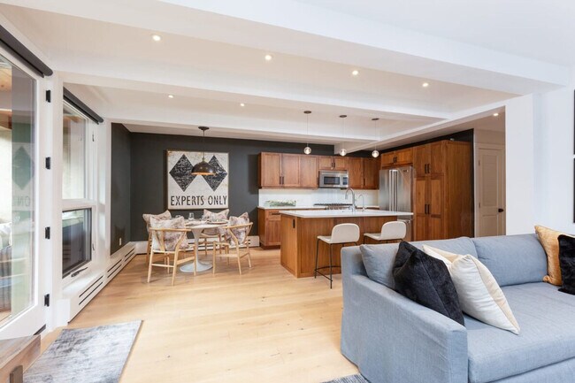 Building Photo - 600 E Main St Unit FL2-ID1021499P