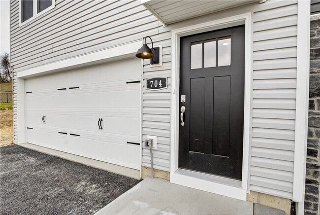 Photo - 704 Olivia St