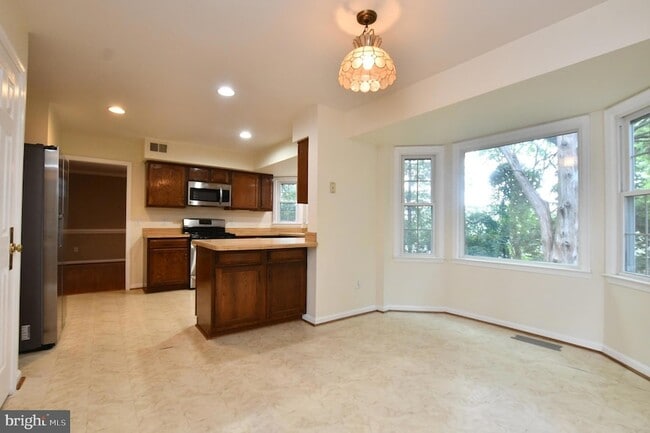Photo - 350 Copperfield Ln