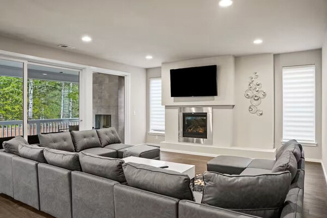 Photo - 4952 Amherst Way SW Unit ID1313854P