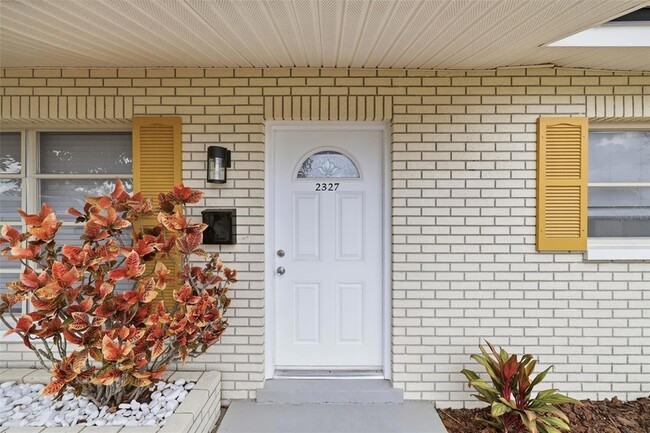 Photo - 2327 W Knollwood Pl