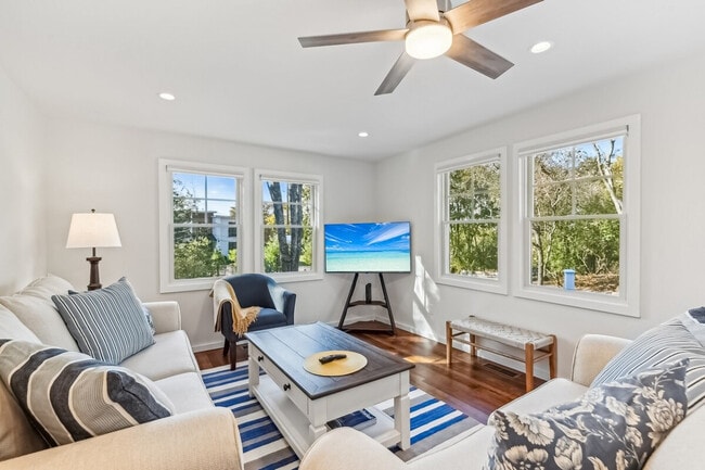 Building Photo - 605 Circle Dr Unit SI ID1385592P