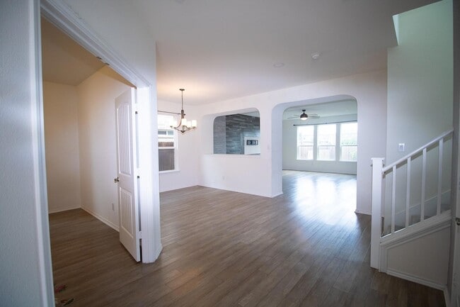 Photo - 2105 Ebony Dove St