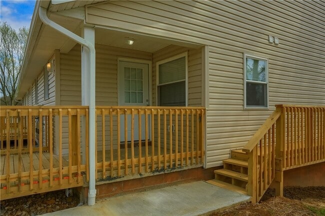 Photo - 153 Kathleen Dr