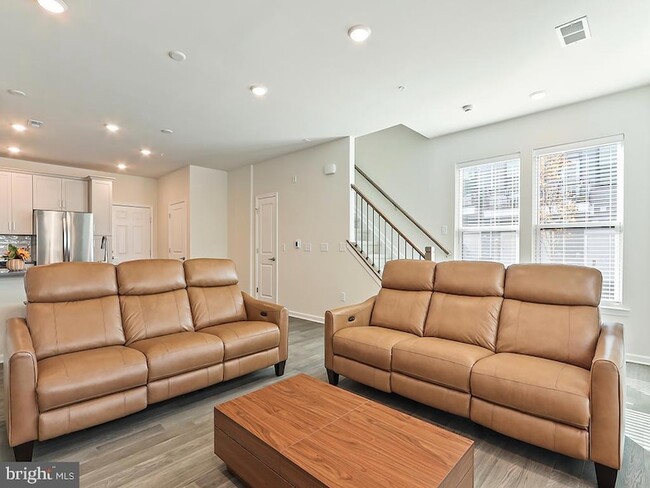 Photo - 1001 Greenwich Dr