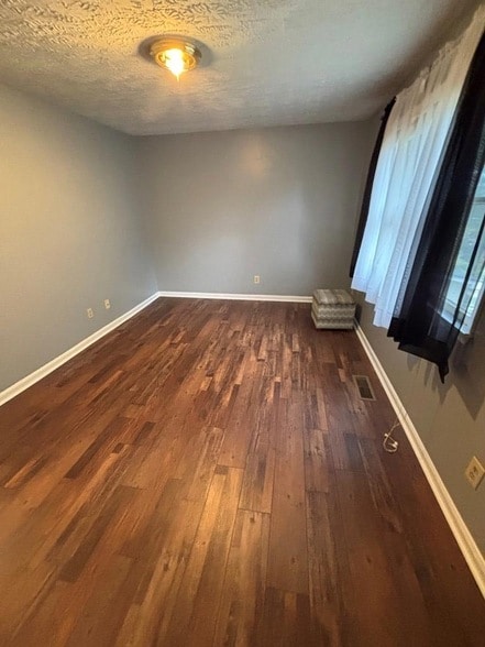 Photo - 709 Chert Ln