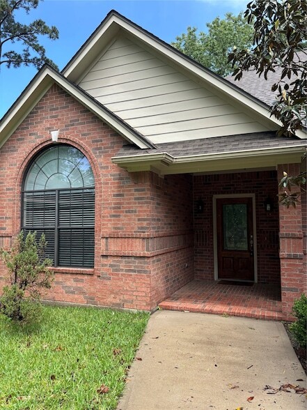 Photo - 3238 Glenforest Rd