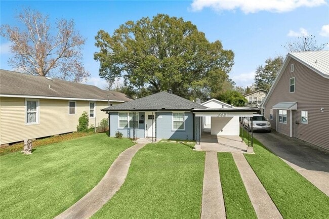 Photo - 211 Newman Ave