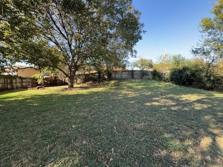 Photo - 1613 Edgehill Rd