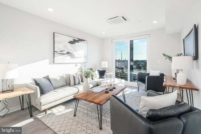 Building Photo - 3449 Scotts Ln Unit B308