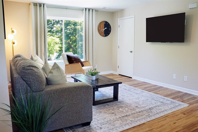 Building Photo - 18451 Sharon Ln Unit ID1032334P