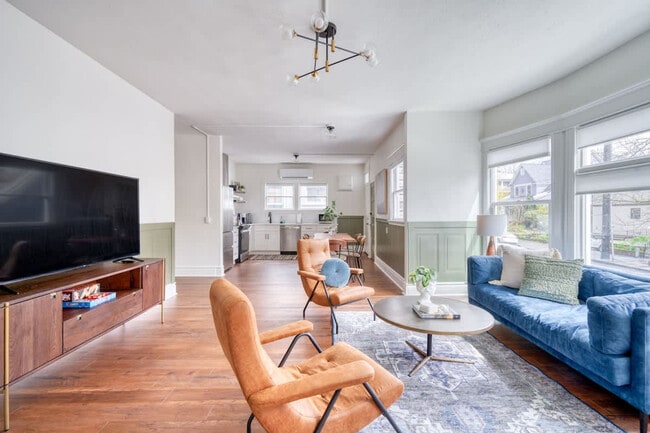 Building Photo - 1036 SE 12th Ave Unit ID1309866P