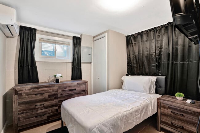 Photo - 408 Martin St Unit ID1234450P