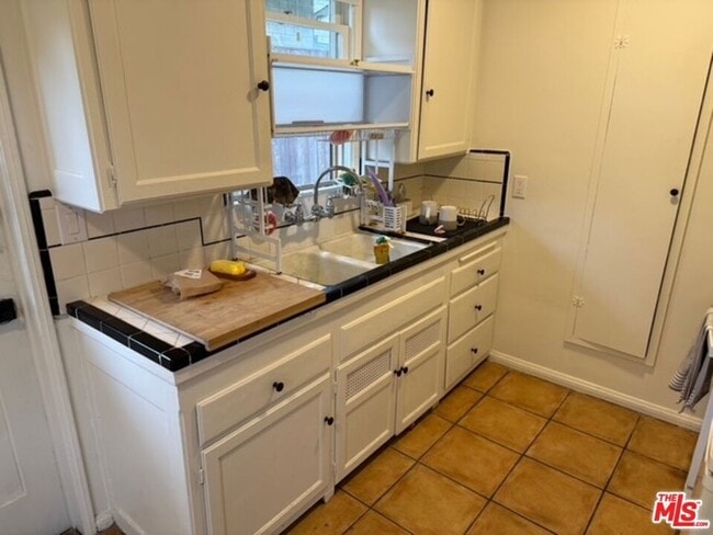 Photo - 802 Superba Ave