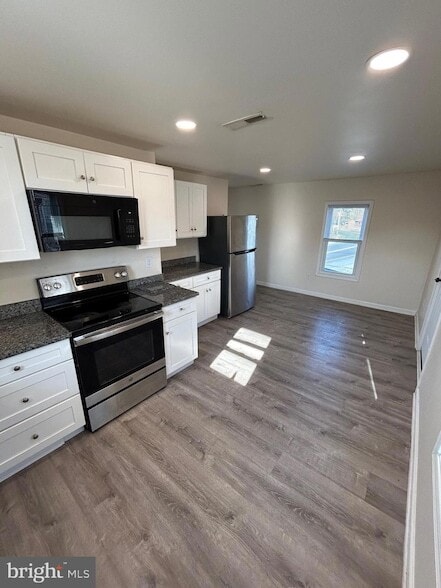 Photo - 34565 Main St