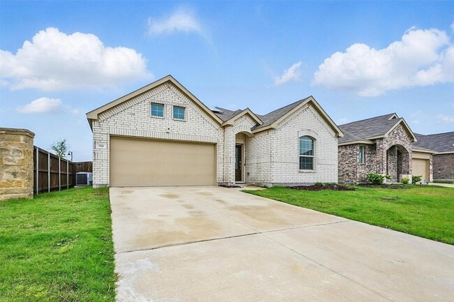 Photo - 132 Wyndemere Ln