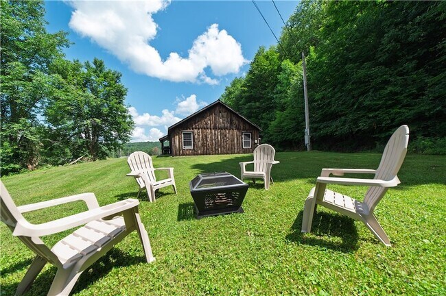 Photo - 2070 Harper Rd
