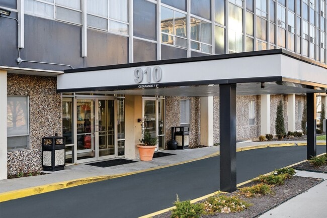 910 Penn Apartments - 910 Penn