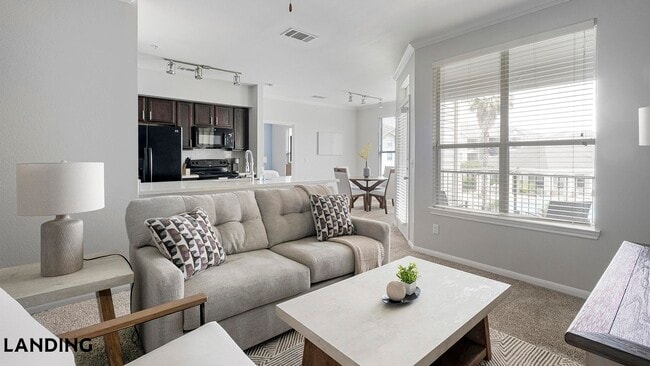 Building Photo - 14807 Woodland Hills Dr Unit 5208