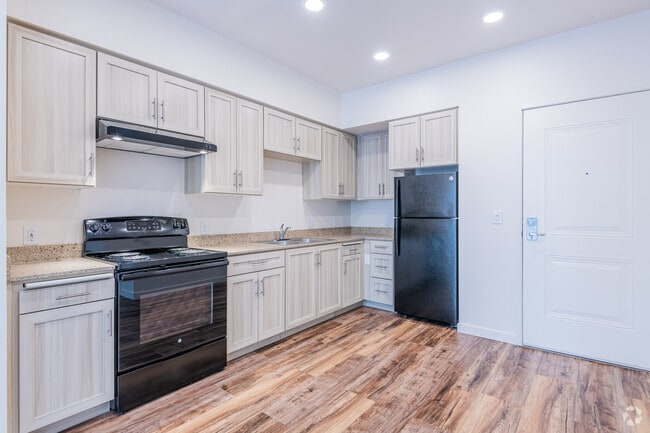 Building Photo - Oakland Station