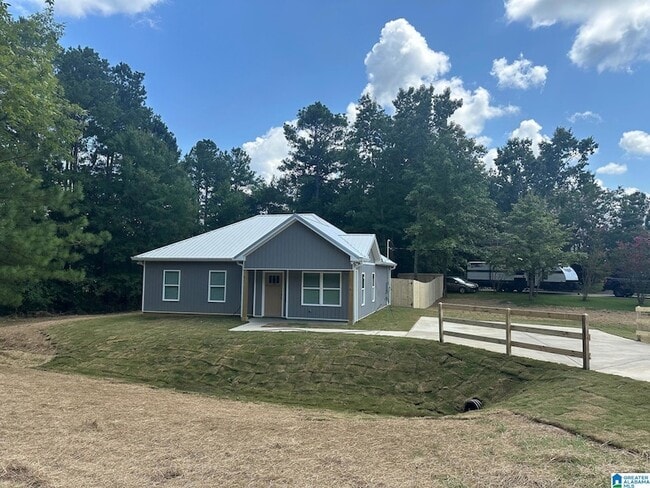 Building Photo - 15 Colonial Ln