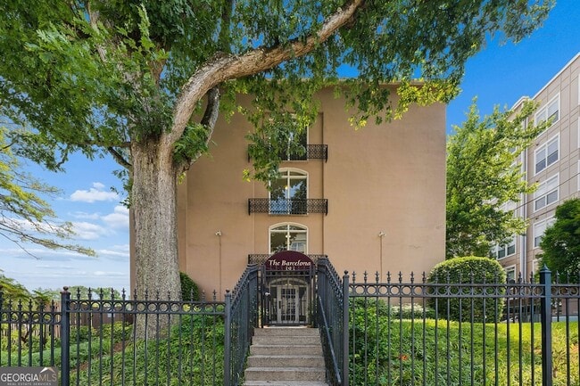 Building Photo - 395 Pharr Rd NE Unit 308