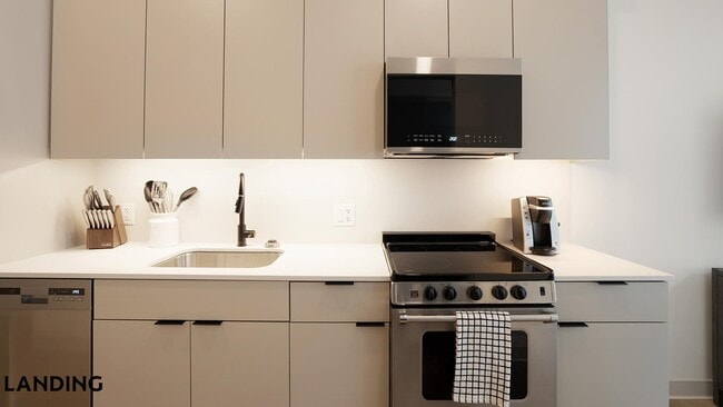 Photo - 1529 N Fremont St Unit 304