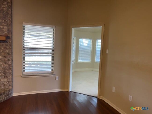 Photo - 3906 Lone Oak Dr