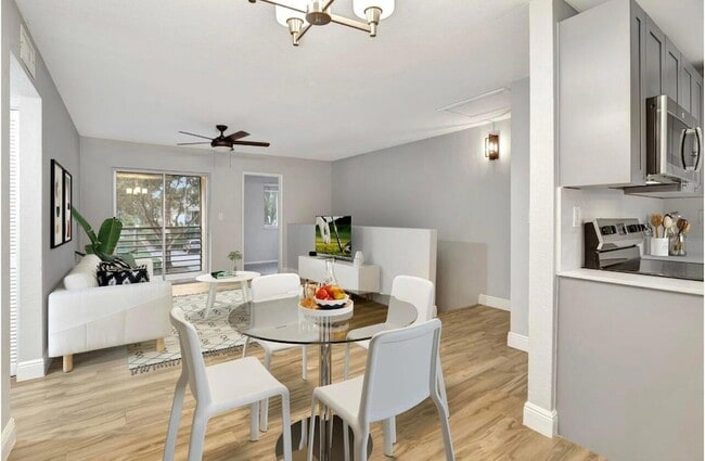 Building Photo - 116 Gardens Dr Unit 202