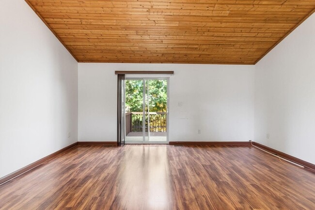 Photo - 3547 Lochdale Terrace