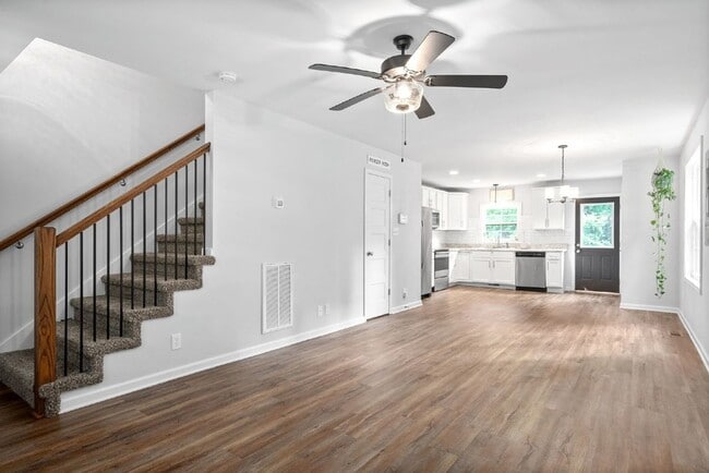 Photo - 960 Charlotte St