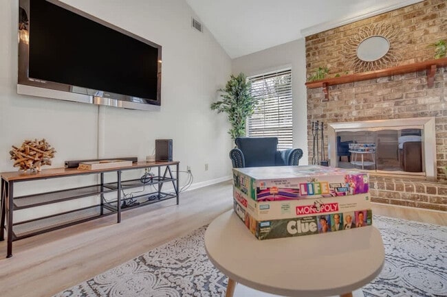 Building Photo - 313 Manden Rd Unit ID1244797P