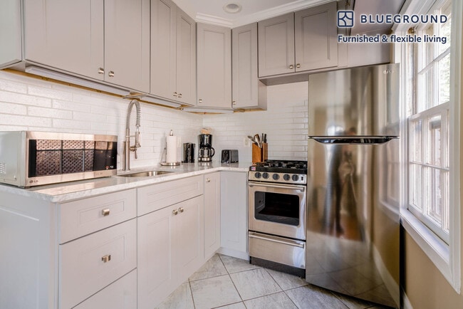 Photo - 3207 Scott Pl NW