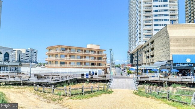 Building Photo - 108 S Montpelier Ave Unit 414