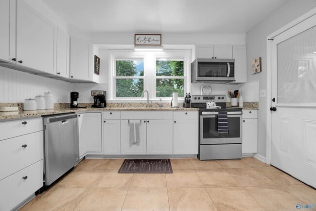Photo - 619 Graycroft Dr SW