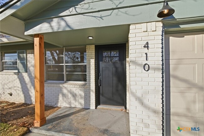 Photo - 410 State Hwy 95