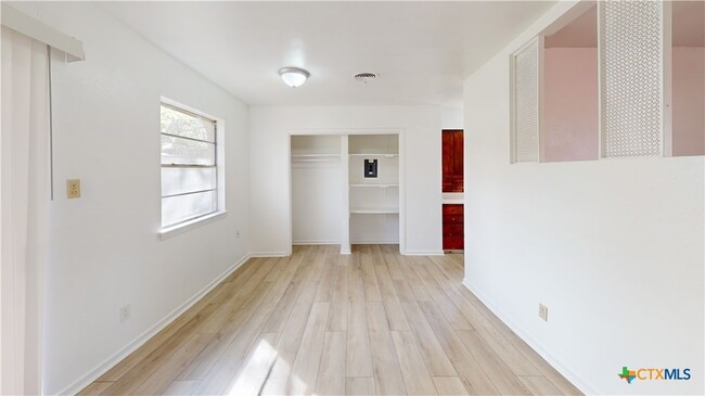 Photo - 1102 S Ann Blvd