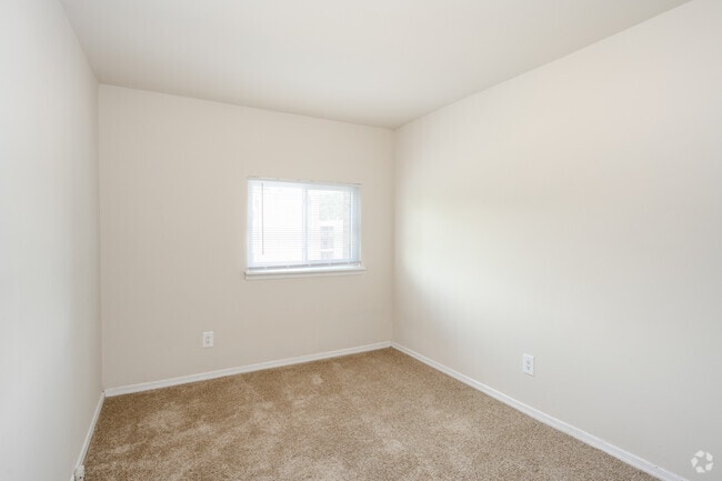 2BR, 1BA - 1,000SF - Bedroom 2 - Camden Hills