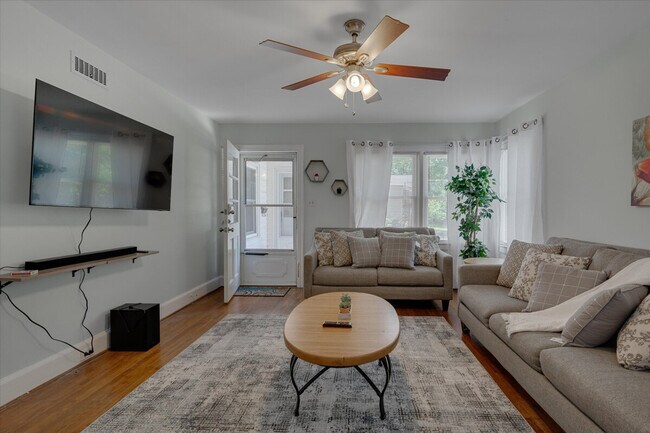 Photo - 1001 Watts St Unit SI ID1391824P