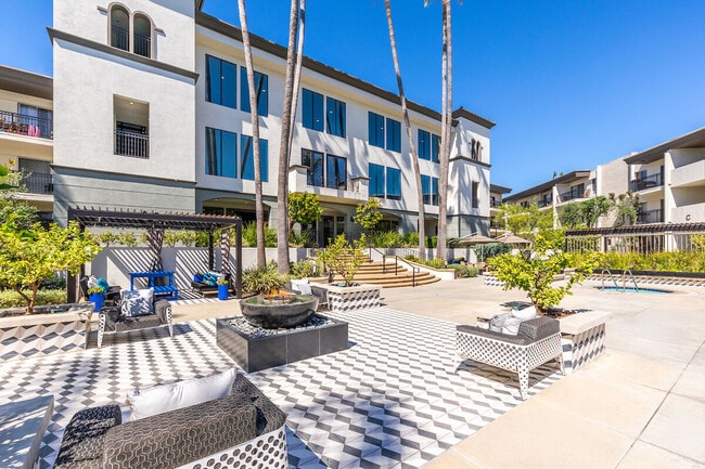 Photo - Plaza at Sherman Oaks